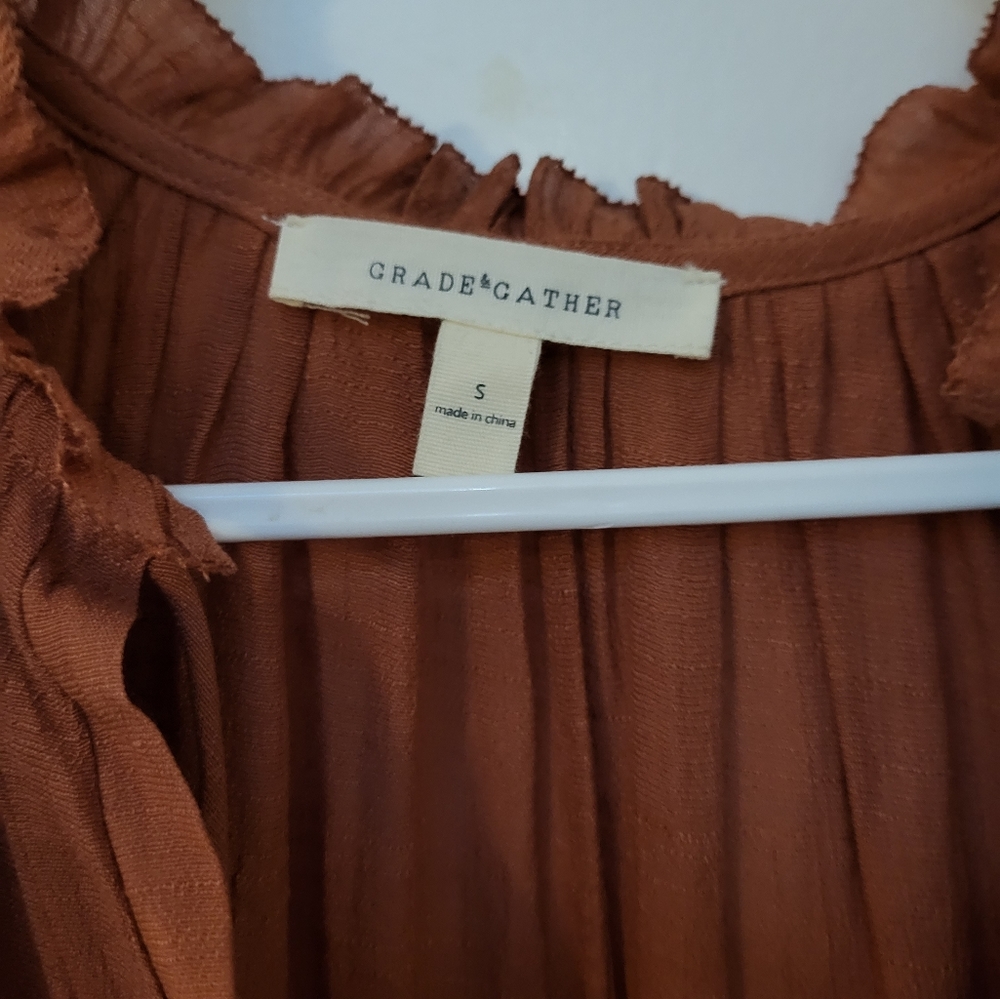 Rust top with ruffled sleeves. Thin gauze like material. Cute neck